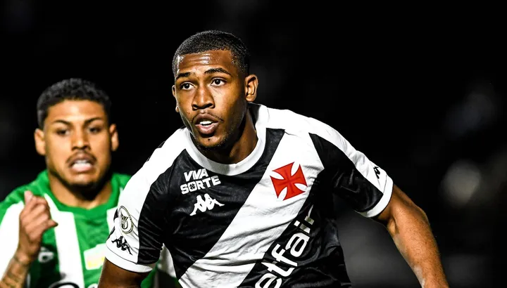 Flying Rayan Air? 'Medical scheduled' as Chelsea, Spurs beaten to Brazilian talent