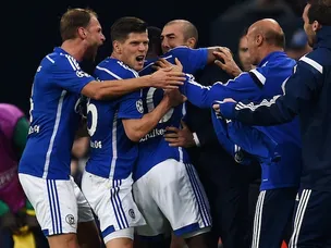 Choupo-Moting fires Schalke to victory