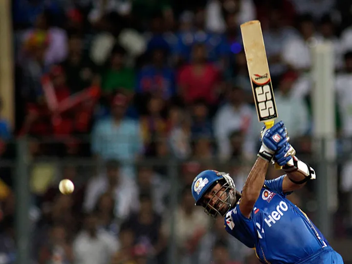 Mumbai Indians ease past Delhi Daredevils