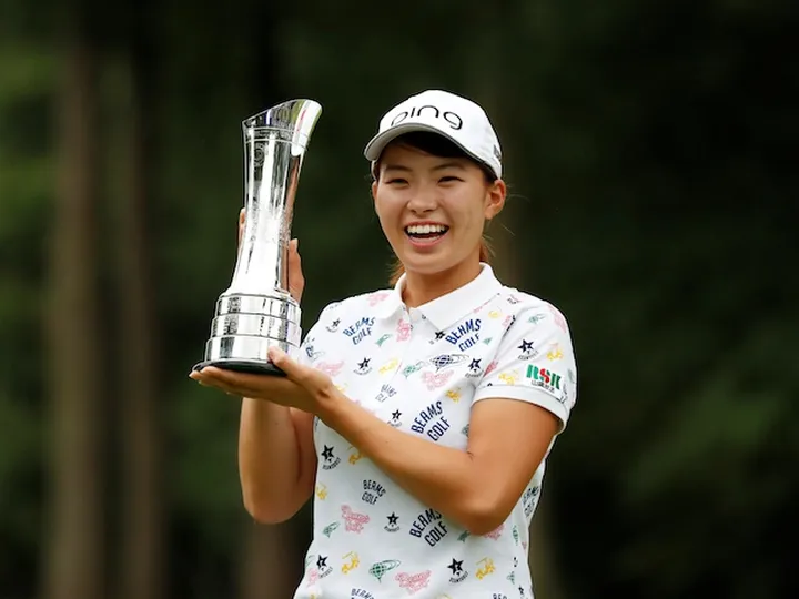 'Smiling Cinderella' Hinako Shibuno wins Women's British Open on major debut