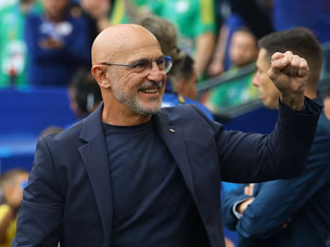 "A legend in another country" - De la Fuente hails Spain "superstar"