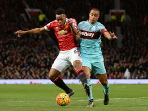 West Ham hold Man United at the break