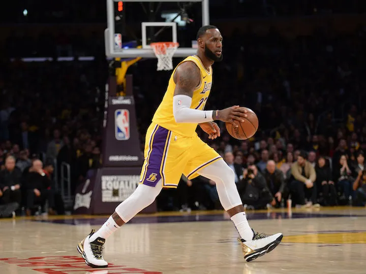 LeBron James launches Lakers comeback over Rockets