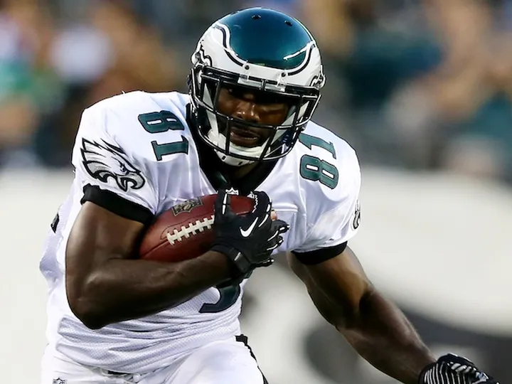 Avant signs one-year deal with Panthers