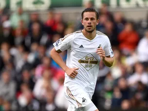 Sigurdsson, Ki drop to Swansea bench