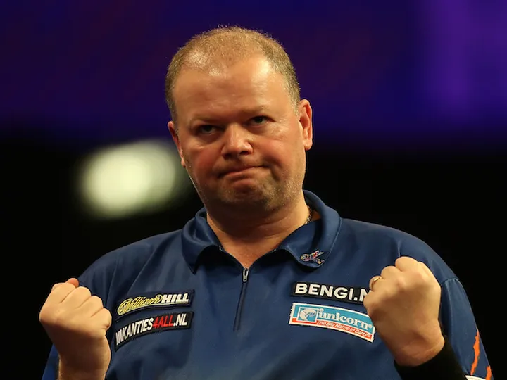 Van Barneveld sees off Taylor to reach semis