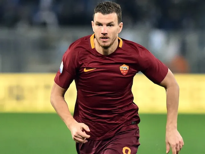 Roma held by 10-man Lazio