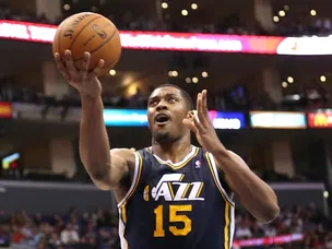 Hayward leads Jazz to victory