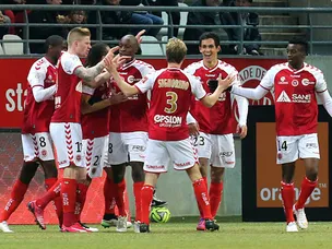 Reims put three past 10-man Nantes