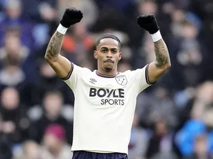 The nine clubs chasing West Ham's Summerville as 'leading contenders' revealed