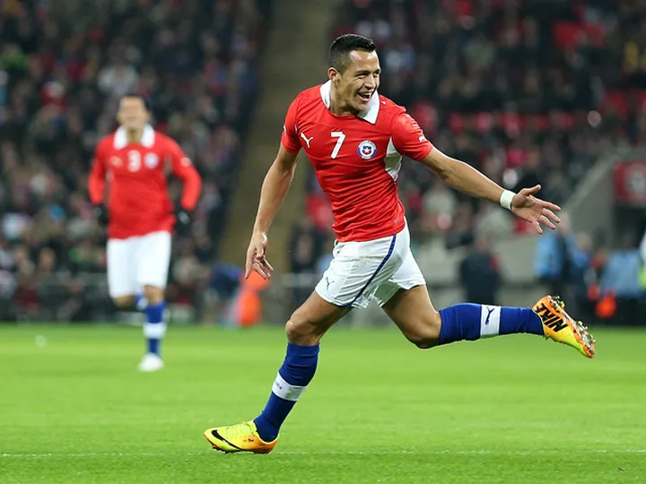 Ecuador holding Chile in Copa America opener