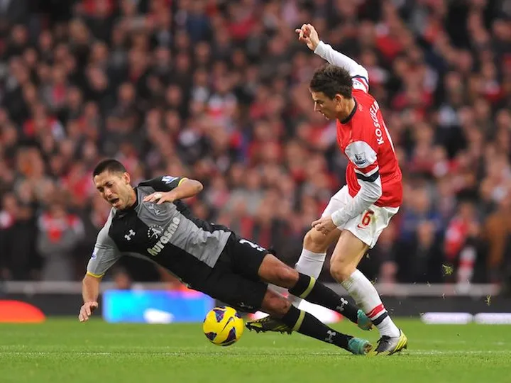 Koscielny wants Arsenal stay