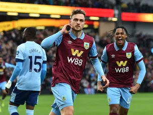 Burnley survive late scare to beat Brentford at Turf Moor