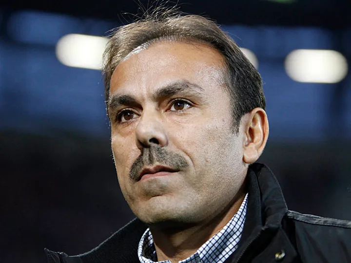 Luhukay signs extension