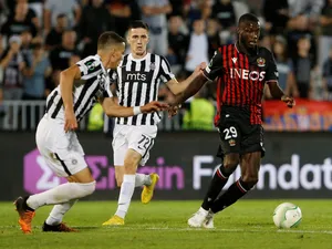 Nice's Nicolas Pepe in action with Partizan's Svetozar Markovic and Slobodan Urosevic on September 15, 2022