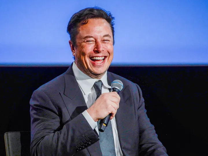 Elon Musk considering Manchester United takeover bid?
