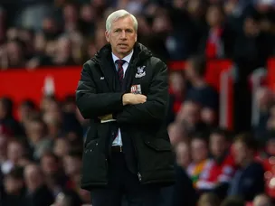 Alan Pardew calls for Palace "hero"