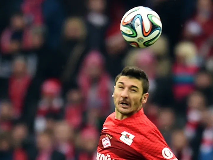 Spartak Moscow raise money for 102-yr-old robbed fan