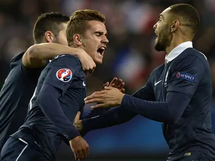 Griezmann spares France blushes
