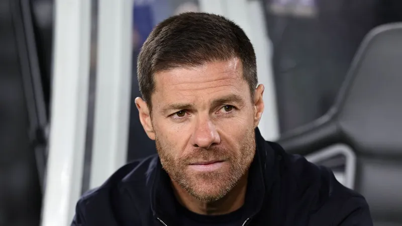 Alonso reacts to Chelsea winning 10-goal friendly, Henderson, Welbeck links