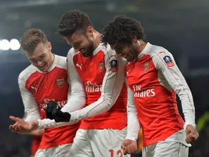 Arsenal storm into FA Cup quarters
