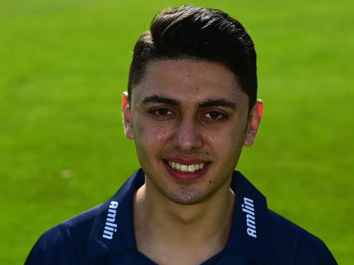 Aron Nijjar signs professional Essex deal