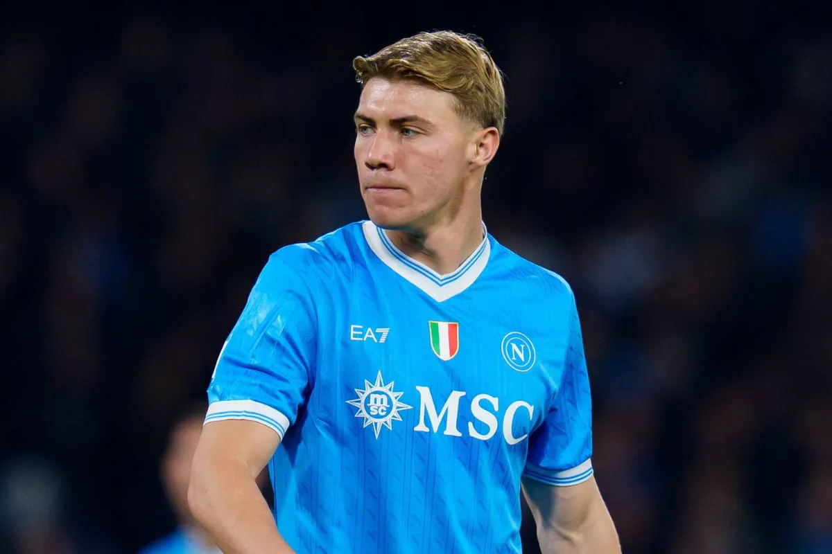 Rasmus Hojlund heading to permanent Old Trafford exit as Napoli chief speaks out