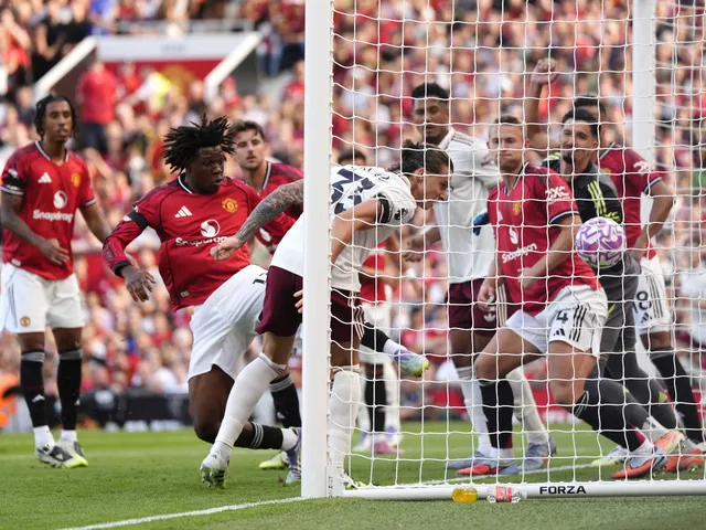 Riccardo Calafiori extremity   vs Manchester United