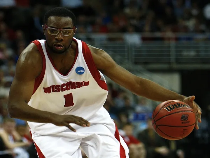 Lakers complete Landry signing