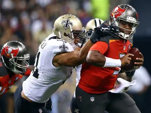 Buccaneers steal lead late against Saints 