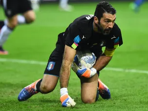 Argentina shake off resilient Italy