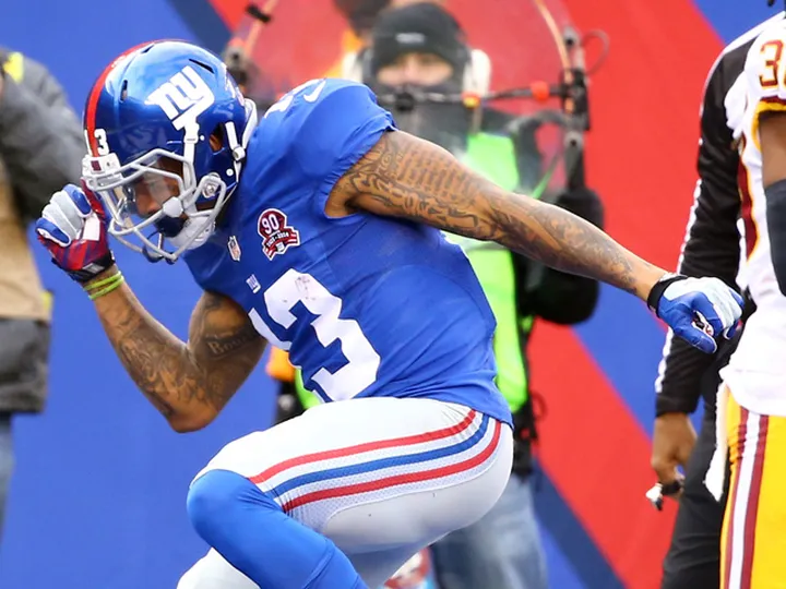 Giants lead Rams by seven