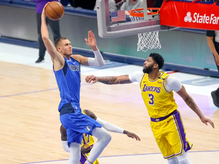 NBA roundup: Anthony Davis returns as Lakers lose to Mavericks