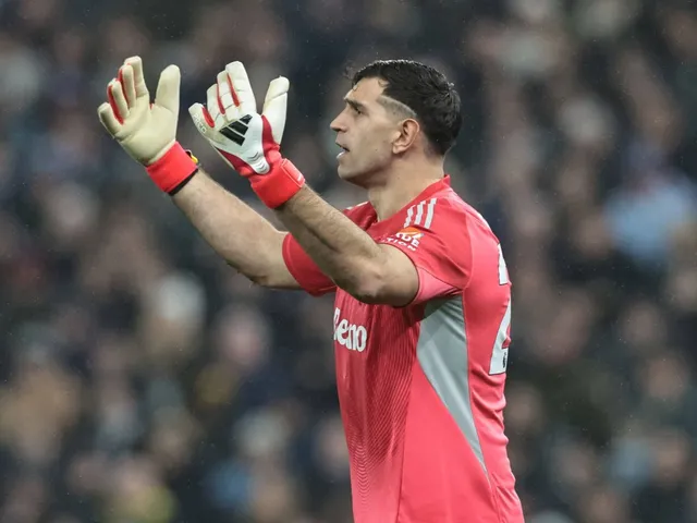 Martinez madness costs Villa against Toffees as Arsenal extend PL lead