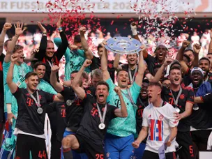 Bayern pip Dortmund to Bundesliga title on incredible final day