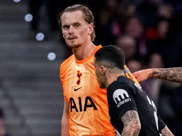 Glove to see it: Kinsky defended by legendary goalkeeper after Atletico humiliation