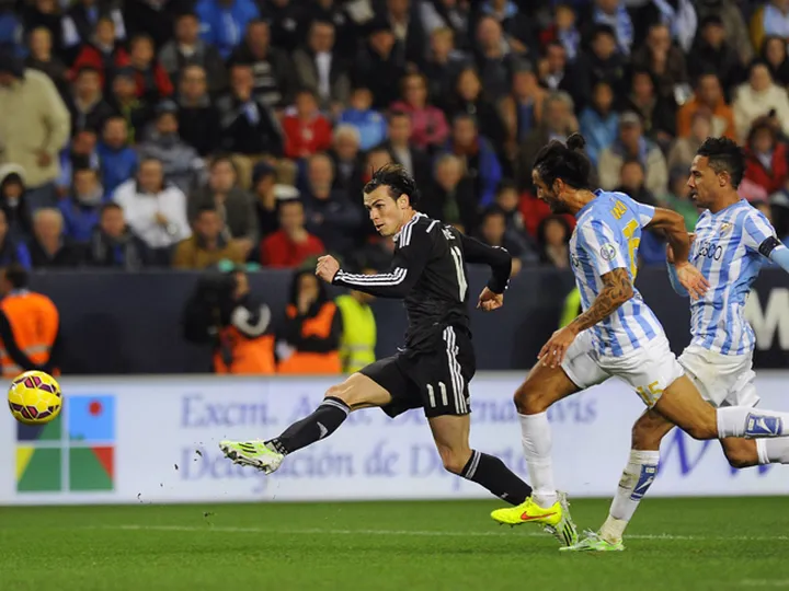 Bale plays down Man United move