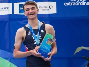 Alex Yee misses out on triathlon world title despite brilliant comeback