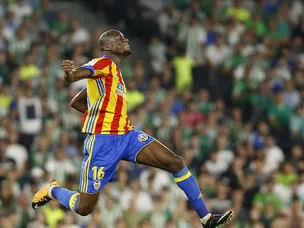Valencia reach Copa del Rey semi-finals