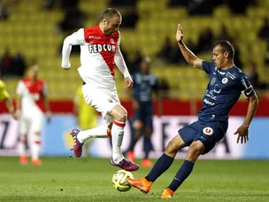 Berbatov left on bench for Lorient clash