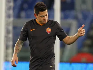 Roma make three changes for Napoli clash