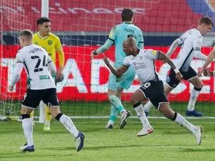 Swansea close the gap on leaders Norwich with comfortable victory