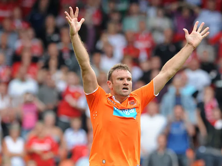 Evatt ruled out with knee injury