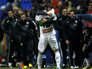 Elche beat Espanyol to climb off bottom