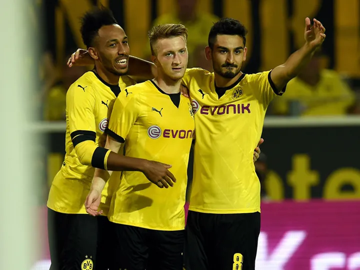 Dortmund already three up in league opener
