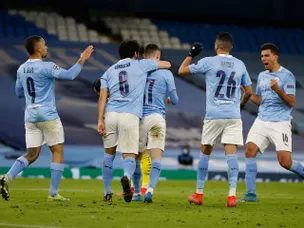 Fernandinho lavishes praise on Phil Foden