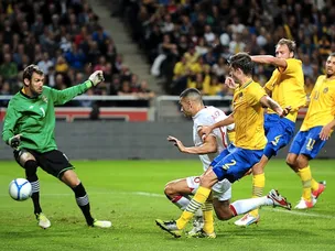 Welbeck, Caulker give England lead