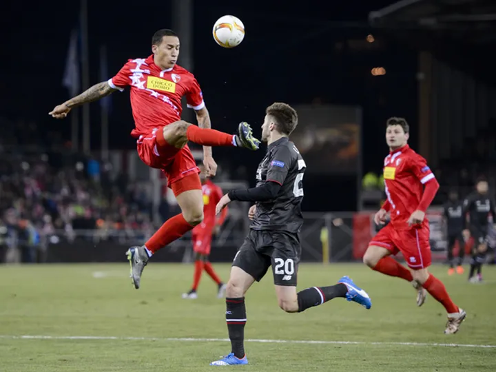 Liverpool draw to seal Group B top spot