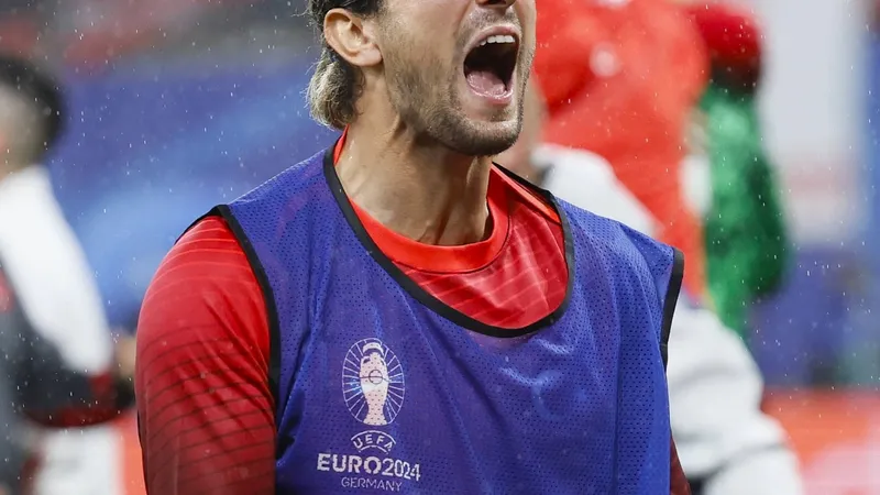 Man United, Tottenham 'offered' chance to sign 27-year-old free agent