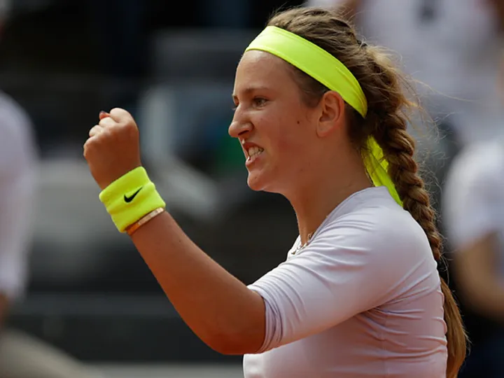 Azarenka eases into French Open third round